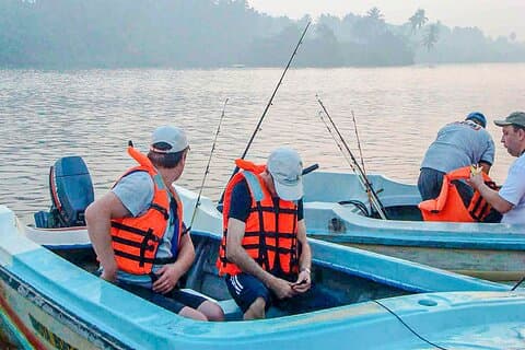 Diepzee vissersboottocht in Bentota