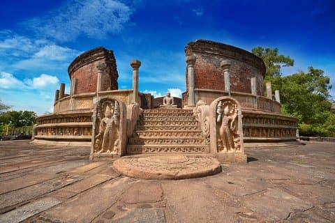Ancien royaume de Polonnaruwa et safari d'éléphants sauvages au départ de Sigiriya