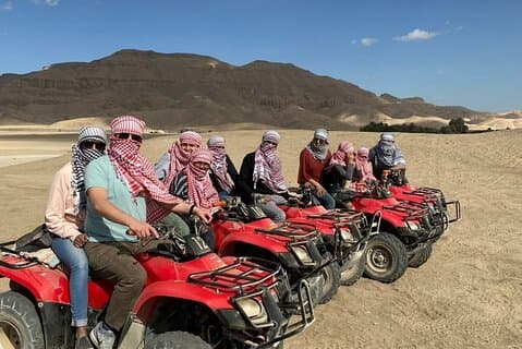 Sunset Desert Quad Bike Safari met kameelrit en bedoeïenendiner vanuit Hurghada