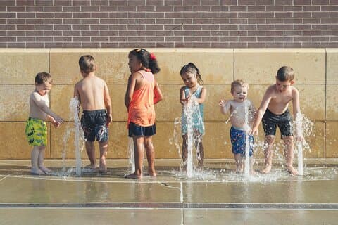 Tour privato di Amesterdam per bambini e neonati con un locale