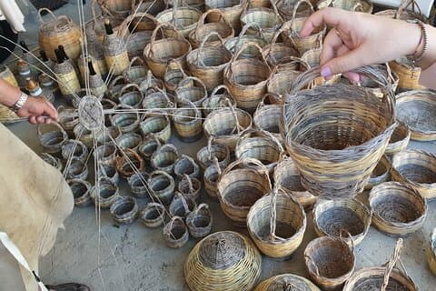 Build a typical Sardinian basket with your hands