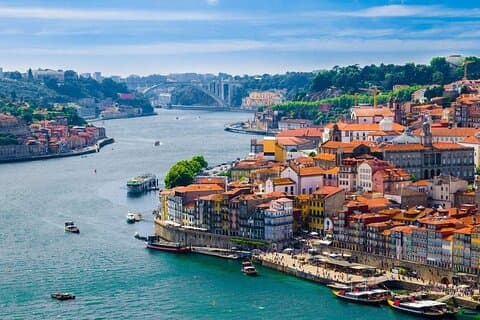 Privat transport fra Lissabon til Porto med sightseeingtur