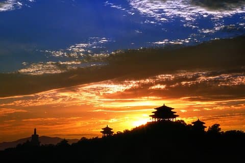 Tour serale privato: Jingshan Park Sunset View e Hutongs Tour con Royal Food