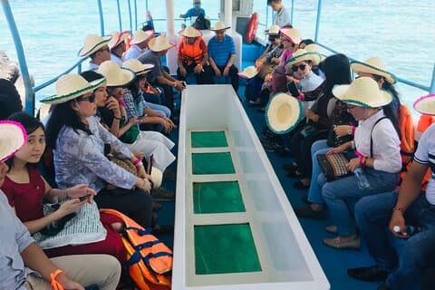 Excursión en barco con fondo de cristal en la bahía de Nha Trang, excursión de día completo
