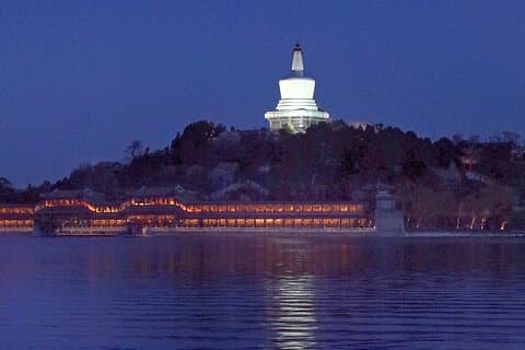 4時間のイブニングツアー：景山公園、北海公園、胡同ストリートフードツアー