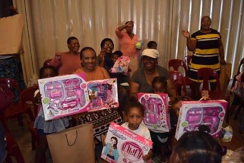 Donaciones de regalos a niños vulnerables
