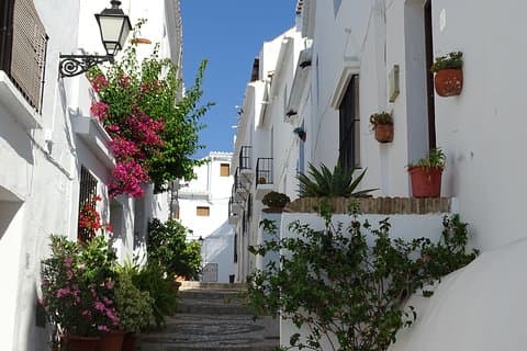 Guidet vandring gjennom gamlebyen i Frigiliana