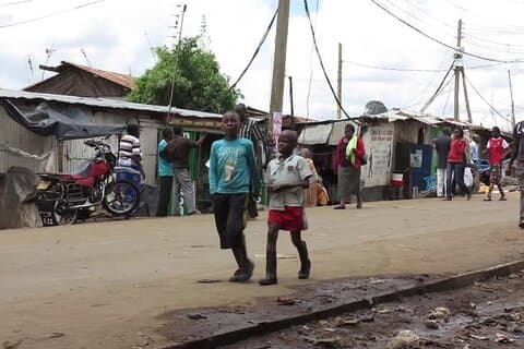 Escala del aeropuerto de Nairobi y tour PRIVADO de los tugurios de Kibera
