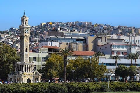 Tour privato a piedi di Izmir con una guida professionale