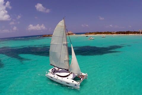 Katamaran sejler og snorkler til Isla Mujeres fra Cancun