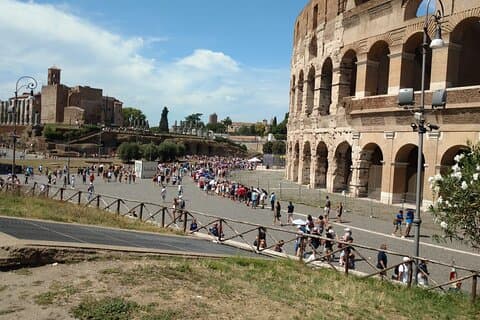 3 Hours Colosseum and Roman Forum Tour with Private Tour Guide
