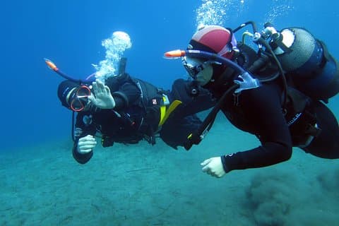Esperienza di immersioni subacquee a Santorini