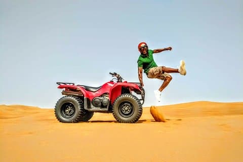 Sunset Camel Trek e Safari nas Dunas Vermelhas com churrasco no Al Khayma Camp de Dubai