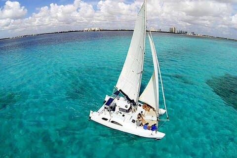 Isla Mujeres Zeilavontuur vanuit Cancun met snorkelen