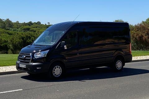 Privater Transfer vom Flughafen Faro zum Pine Cliffs Hotel (4-8 Personen)