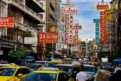 トゥクトゥク – チャイナタウンの屋台料理 最低2名様からご予約ください