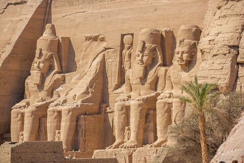 Excursion privée : Abou Simbel en minibus au départ d’Assouan