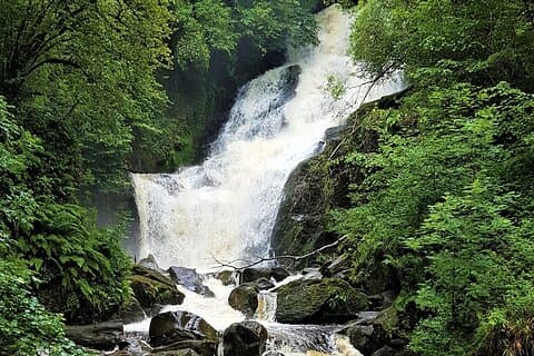 Torc berg & waterval wandeling. Killarney. Privé begeleide groep. 3½ uur.