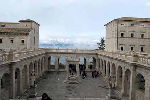 BATTLEFIELDS des Zweiten Weltkriegs: Schlacht an der Küste von Montecassino von Civitavecchia aus