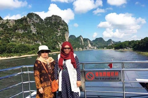 Guilin Muslim Day Tour: Li River Cruise, Yangshuo West Street & Reed Flute Cave
