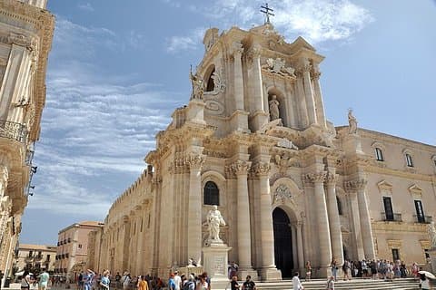 Dagtocht vanuit Taormina: privétour Syracuse en Noto met chauffeur