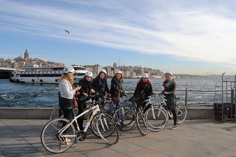 Passeio de bicicleta e barco pela Istambul Eurásia