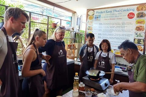 Taller de cocina tailandesa fácil y aceite de coco en Phuket