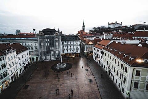 Överraskningspromenad i Bratislava med en lokal
