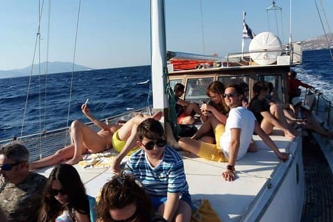 Croisière d'une journée partagée vers la Petite Venise et Agios Stefanos