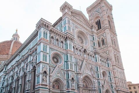 Uma visão arquitetônica de Florença em um tour privado com um local