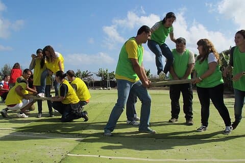 Giochi di team building e leadership con componenti aggiuntivi per bambini