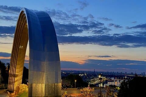 Visite panoramique de Kiev de nuit avec guide privé