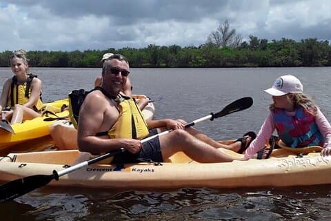 Excursão guiada de caiaque ecológico pela vida selvagem em New Smyrna Beach