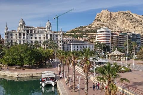 Tour privado a pie por Alicante con guía profesional