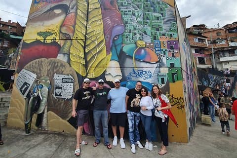 Privérondleiding van een halve dag Medellín Graffiti inclusief Metrocable