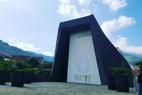 ¡Tour de transformación de Medellín, Comuna 13, Pablo Escobar y Museo de la Memoria!