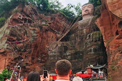 成都プライベート日帰り旅行：ジャイアントパンダと楽山大仏の研究拠点