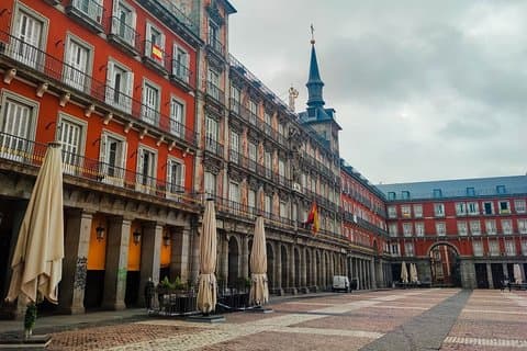 Tour privado de Madrid fuera de lo común con un local