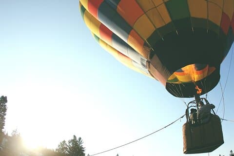 Montserrat & varmluftsballon-tur med klosterbesøg med hotel afhentning