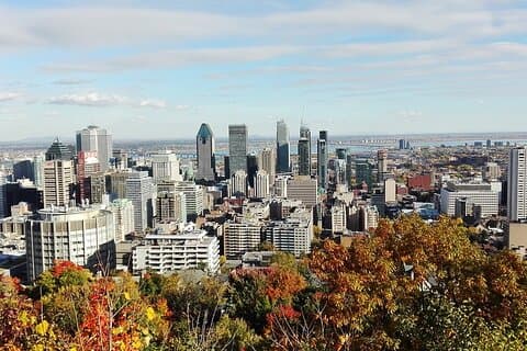 Excursão particular de dia inteiro saindo de Quebec com motorista e guia licenciado para Montreal