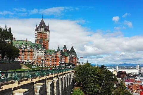 Excursão privada de dia inteiro de Montreal a Quebec e Montmorency Falls
