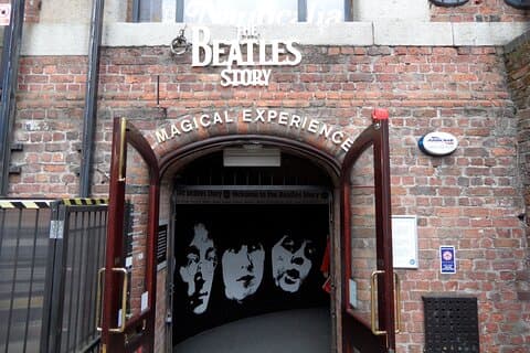 Passeio privado a pé por Liverpool e Beatles