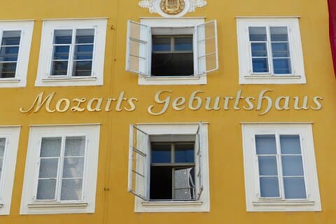 Excursión privada de un día a Salzburgo desde Viena con un local