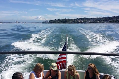 Passeio de barco com guia de 2 horas em Gig Harbor e Narrows Bridges