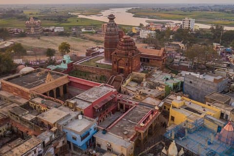 Punti salienti di Mathura e Vrindavan (tour guidato guidato di Fullday in auto)