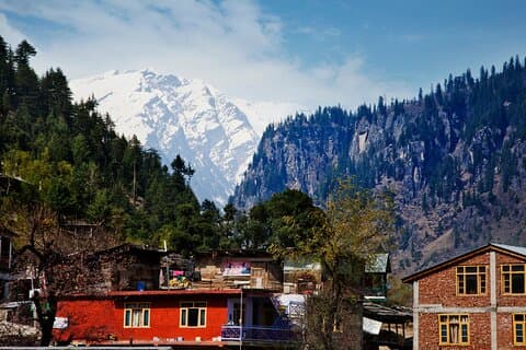 Experience the Best of Manali with a local - Private 4 Hrs Tour in AC Car