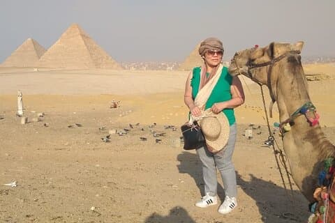 9 timers tur til pyramiderne i Giza Dahshur Sakkara og Memphis inkl. Kamel med frokost