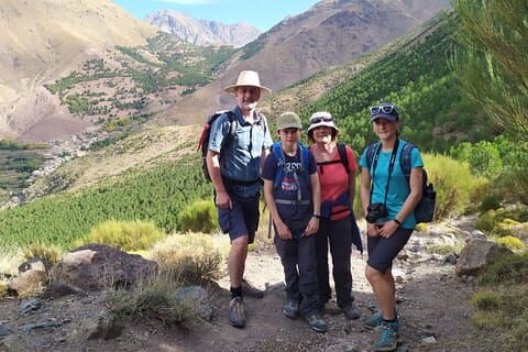 Trek en famille de 4 jours au Maroc - montagnes de l'Atlas et villages berbères et cascades