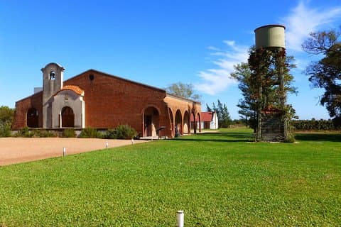 Weinkeller & Weinprobe in Montevideo mit hervorragendem Mittagessen