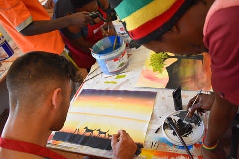 Pintura e desenho Jam com um artista ativista com complemento infantil
